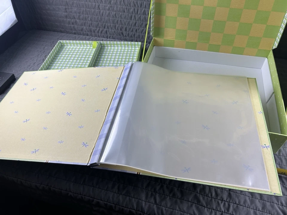 Kathy Davis Ladybug Photo Album With Sheet Protectors- Green - Image 4 of 4