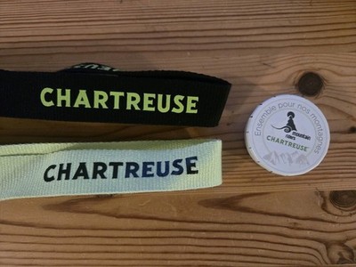 GREEN AND YELLOW CHARTREUSE LOT 2 NECK KEYCHAINS AND 1 POCKET ASHTRAY