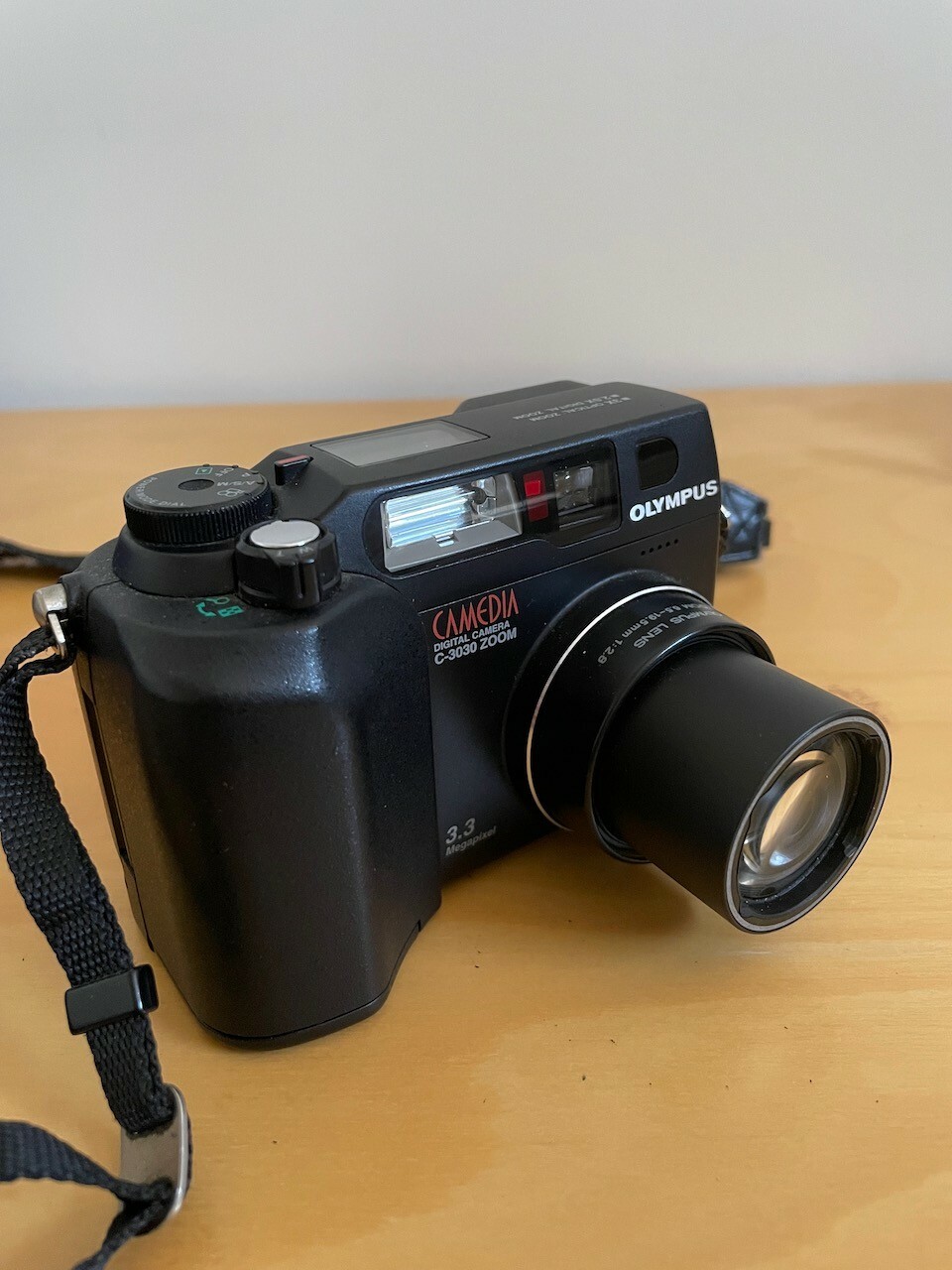 Olympus CAMEDIA C3030 Zoom 3.3MP Digital Camera Black bought in