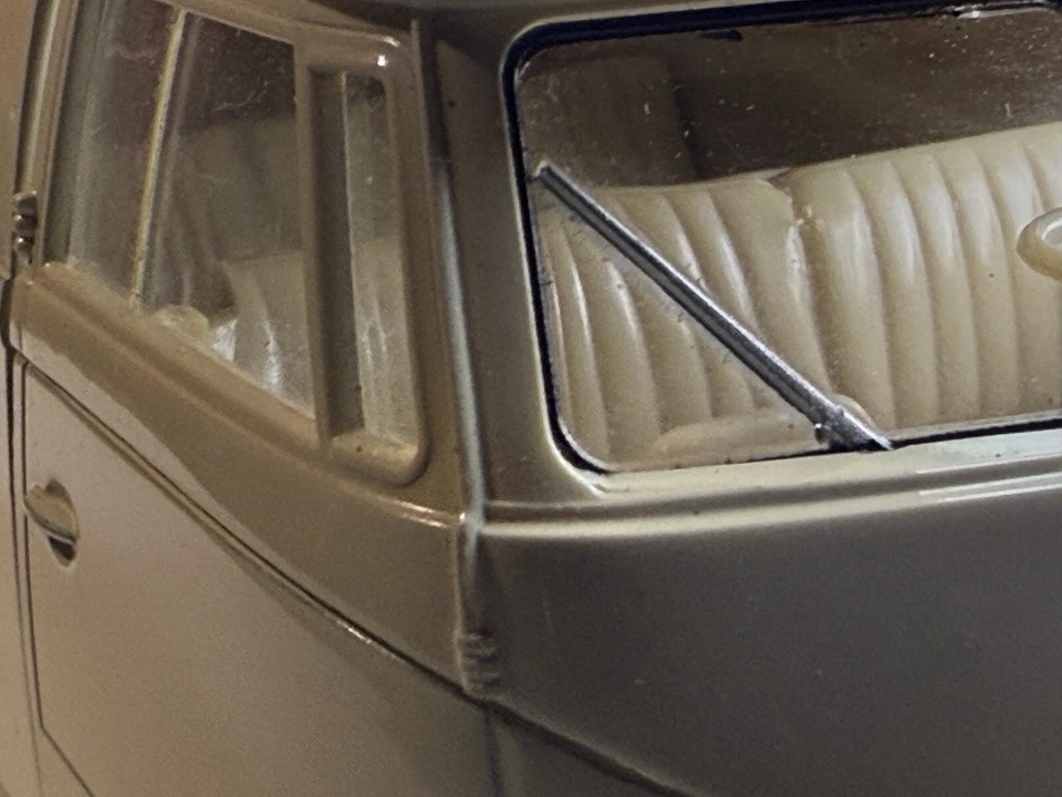 Classic VW 1963VOLKSWAGEN Van Bus Diecast Model Toy - Image 3 of 4