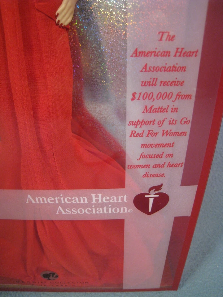 Barbie 2007 Go Red para mujer American Heart Association etiqueta rosa K7957 Foto 3 de 4