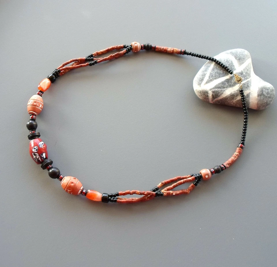 Collier ethnique africain unisexe rouge et noir 3 rangs de bauxite superposés - Photo 4/4