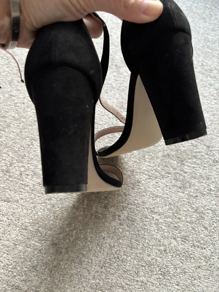 Mujer Talla 8 Steve Madden "Madden Girl" Gamuza Negra "Bella" Punta Abierta Foto 2 de 4