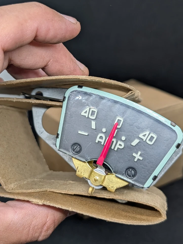 NOS 1949 CHRYSLER 6 CILINDROS ROYAL WINDSOR AMPERÍMETRO BATERIA CARGA PAINEL MEDIDOR 1257600 - Imagem 4 de 4