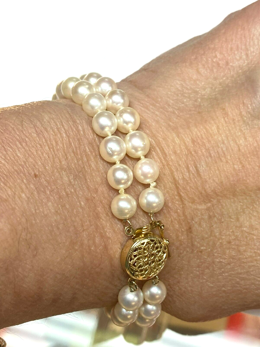 Elegant Cream Women\'s Bracelet Hali Triple Pearl Station Bracelet | Caitlyn Minimalist main image 2
