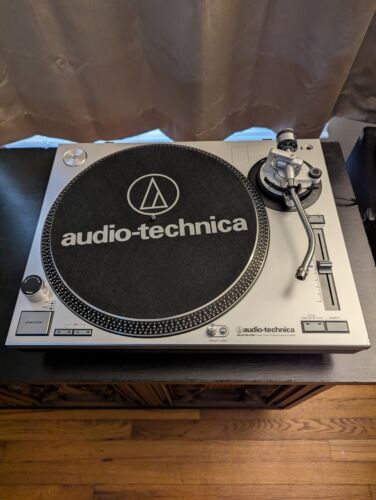 Audio-Technica AT-LP120-USB turntable