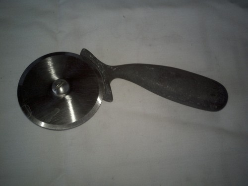Pizza Cutting Wheel Metal Handle Vintage