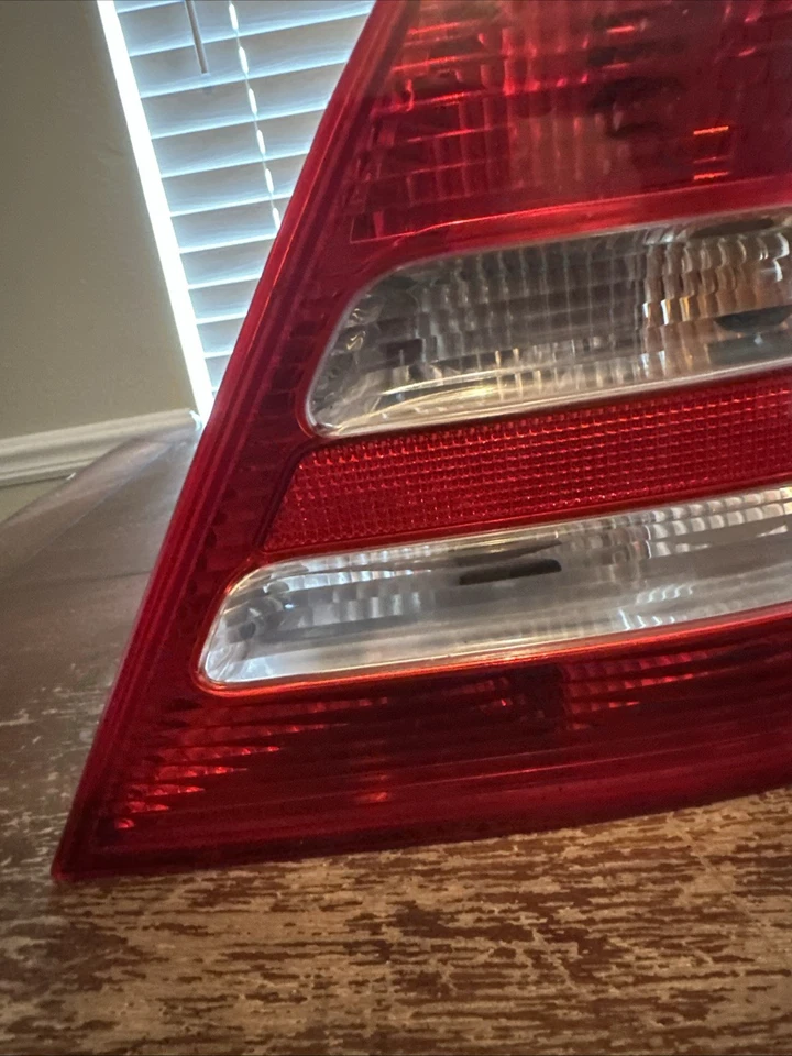 Luz trasera derecha del pasajero Mercedes Benz W203 C230 C320 2005-2007 OEM.U Foto 2 de 4