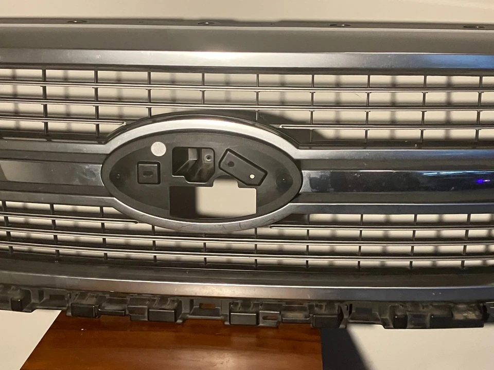 REJILLA CROMADA FORD F150 LIMITED 2021-2023 OEM ML34 8200 KDSMA4 Foto 3 de 4