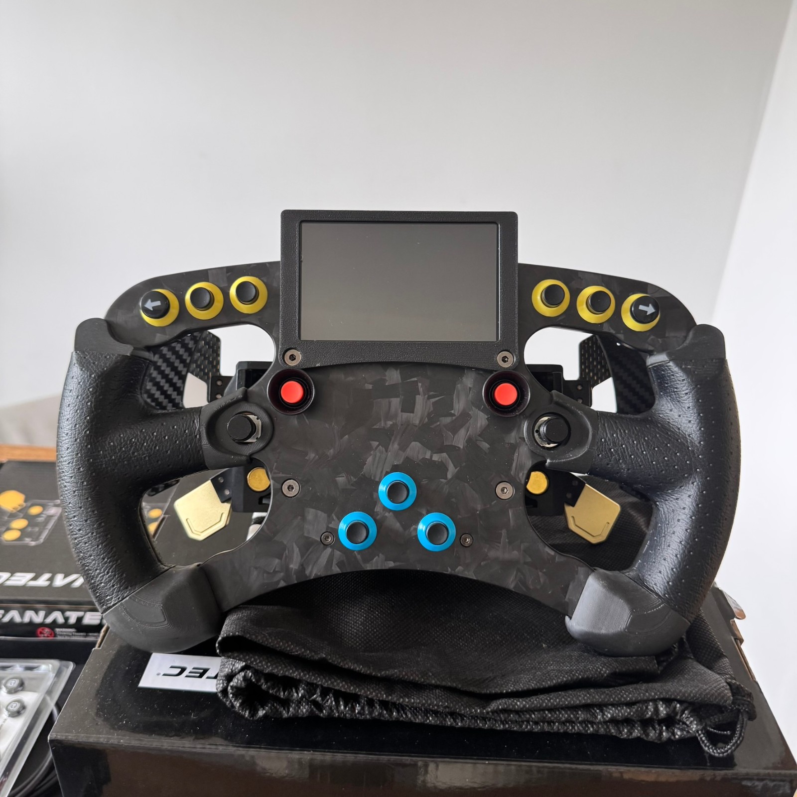 Fanatec CS Wheel F1® Esports V2 Pineapple Kit + Podium APM + Vocore Screen