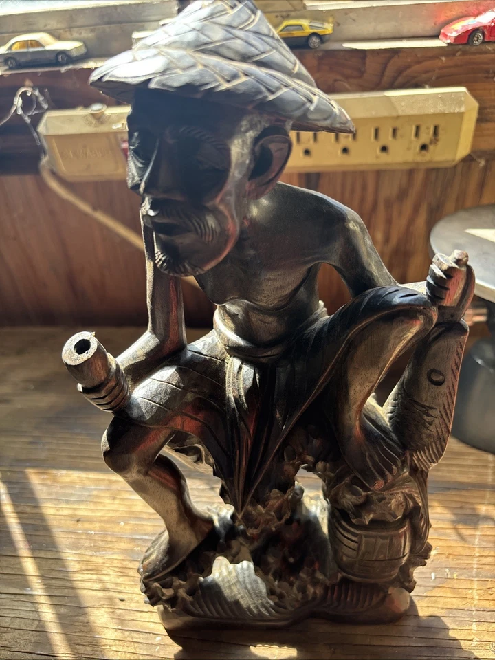 Antigua estatua china tallada en madera de agar de Indonesia de madera de Chenxiang de un pescador Foto 3 de 4