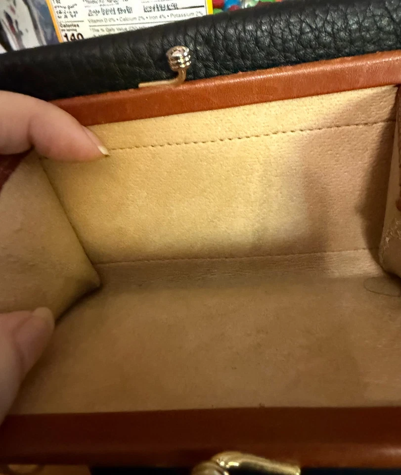 复古 Dooney & Bourke 全天候皮革黑色鹅卵石钱包支票簿 — 第 2/4 张图片