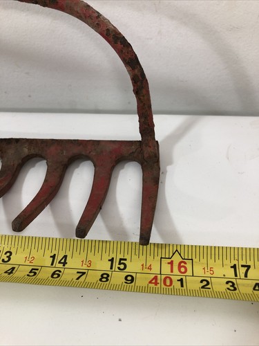 VTG 16" wide Iron Metal Garden Rake Head 16 Tines Sturdy Farmhouse Decor Rusty - Picture 7 of 7