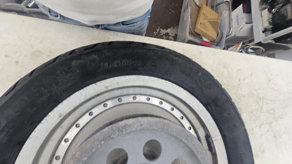 Harley-Davidson Sportster 2000 16x3 llanta trasera Mag ranurada sólida Foto 2 de 4