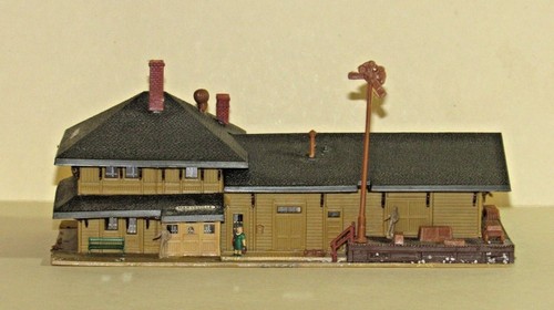 N Scale MARYSVILLE TRAIN STATION People For Model Train Layouts 
