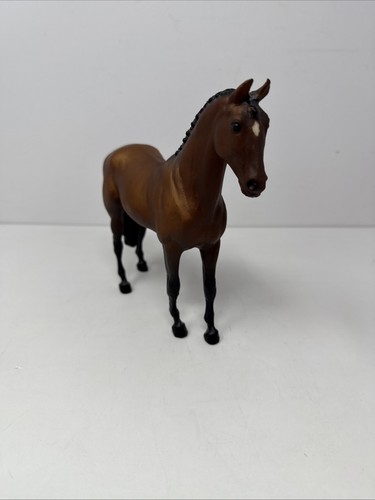 Breyer Classic Horse Jet Run Dark Red Chestnut - Picture 2 of 8