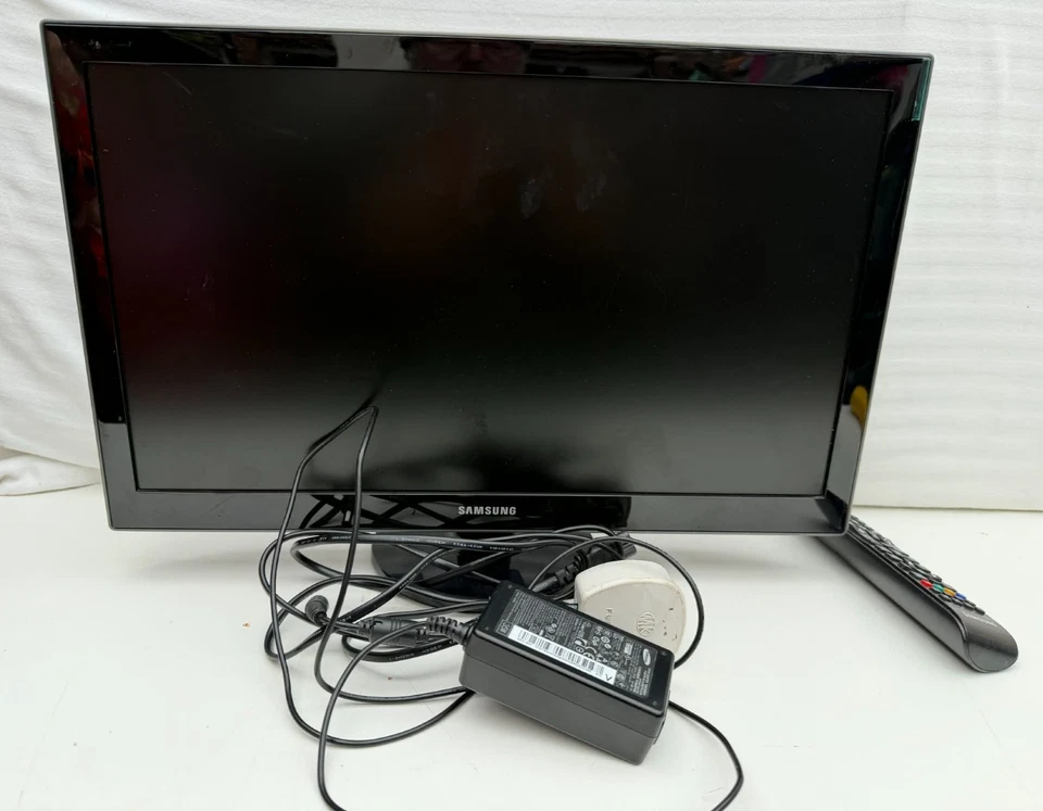 Samsung 19" Digital LED HD TV 14V UE19F4000AW For Caravans Trucks & Boats - Image 3 of 4