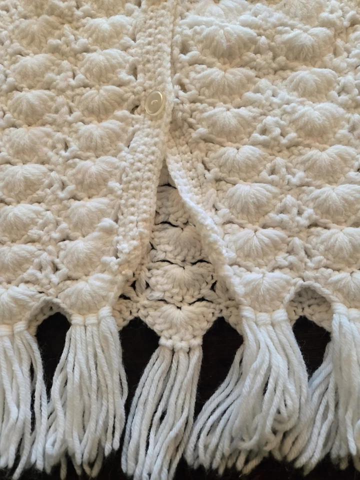 PONCHO blanco vintage años 60 70 ganchillo a mano con chal de mayor peso COLLAR Foto 4 de 4