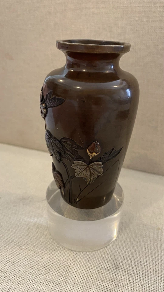 Jarrón antiguo japonés mezclado de metal con incrustaciones de pájaros y flores pequeño de bronce Meiji Foto 4 de 4