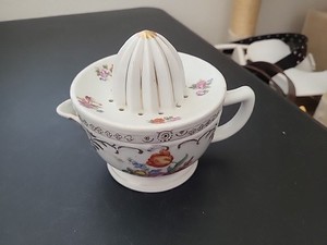 Vintage Large 2 Piece Porcelain Flowered Hand Juicer With Spout & Handle Japan