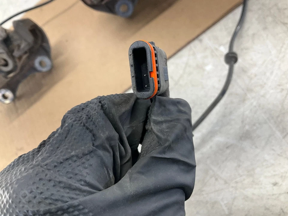 06-16 梅赛德斯-奔驰 E350 W212 后左右制动卡钳 原始设备制造商 — 第 4/4 张图片