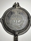 1908 Griswold/Puritan # 8 Cast Iron Waffle griddle Maker  With #975 Base 885