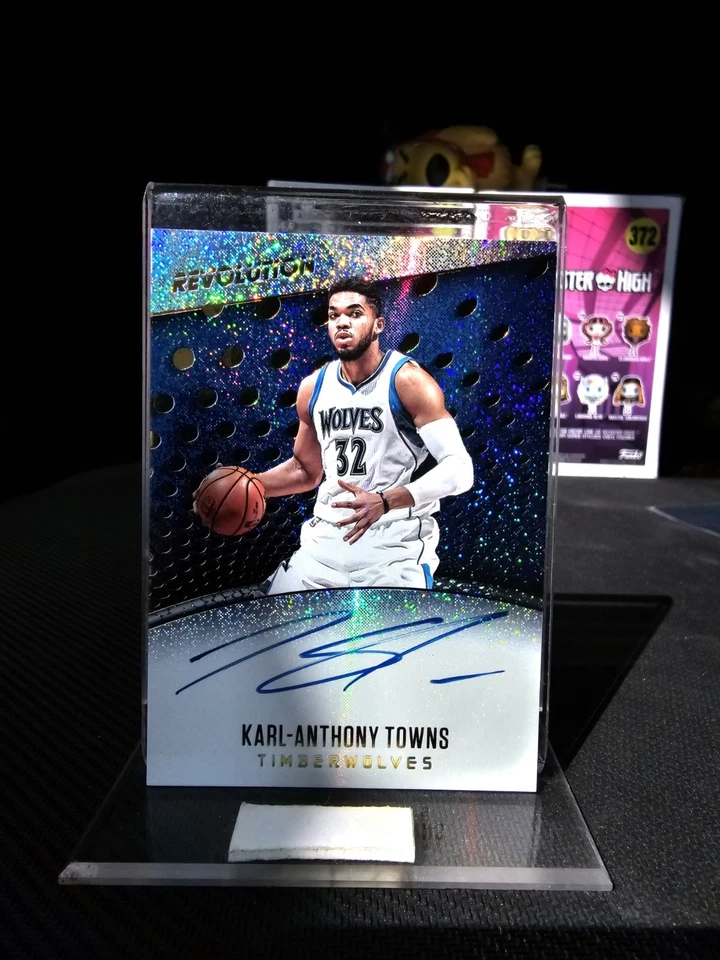 2017-18 Panini Revolution AutographsA-KAT Karl Anthony TownsOn card AutoNM+++ - Image 3 of 4