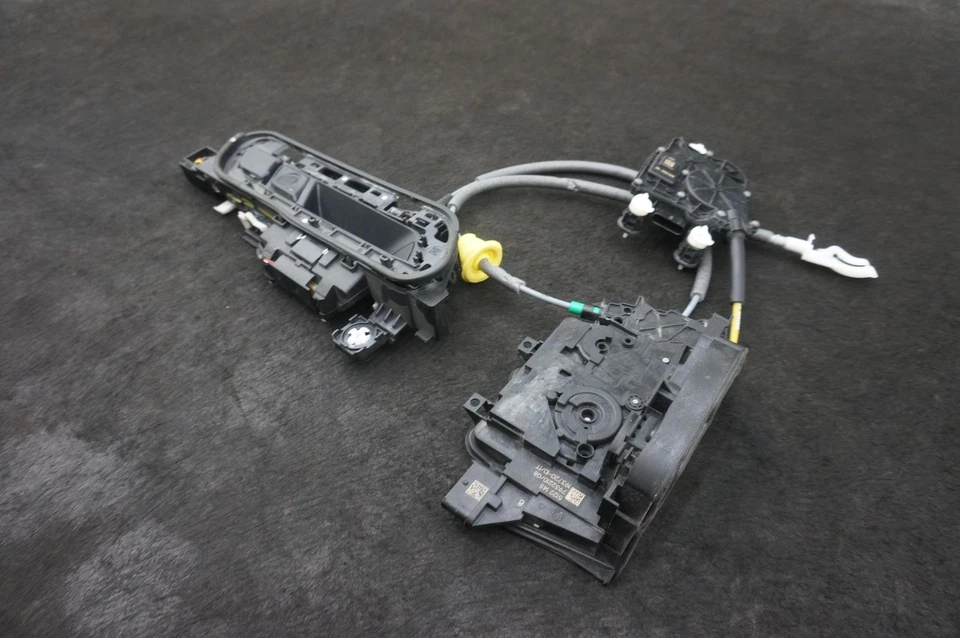 Manija de cerradura de pestillo de puerta trasera derecha 51215A67B44 BMW 760I xDrive G70 2023-24 Foto 2 de 4