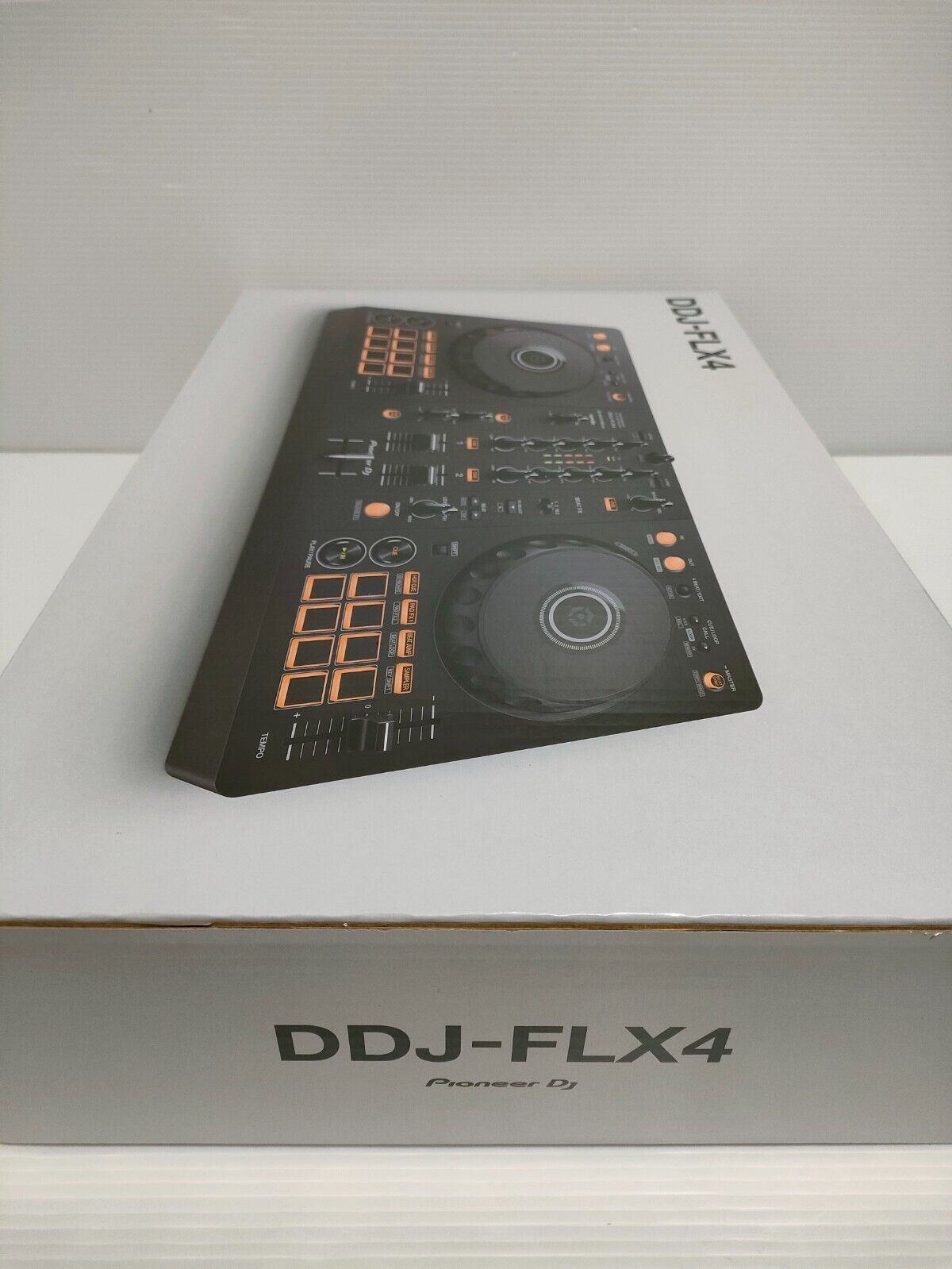 Pioneer DJ DDJ-FLX4 2-deck Rekordbox and Serato DJ Controller - Graphite