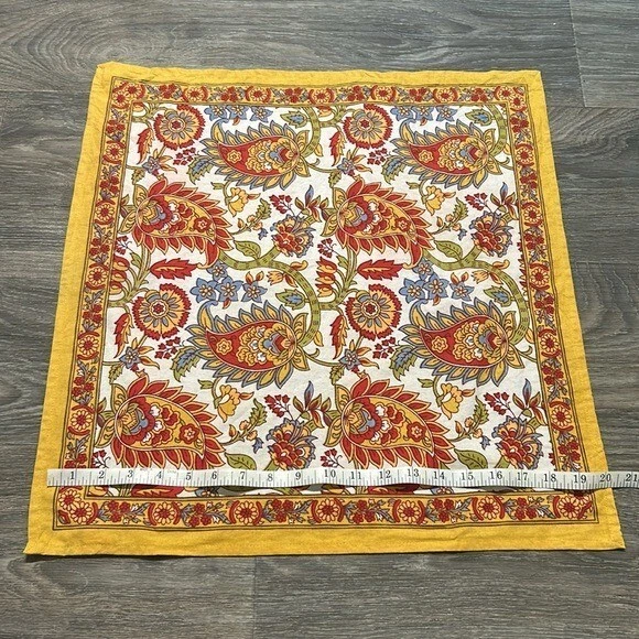 Pañuelo artesanal Asha Scraf borde amarillo floral rojo cachemira 20 x 20 Foto 3 de 4