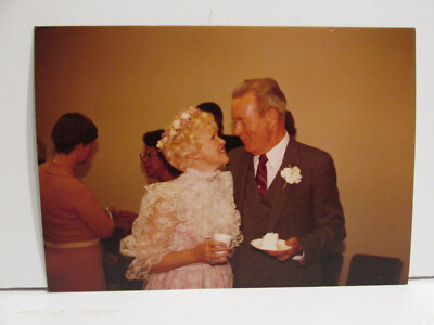 1980S VINTAGE FOUND PHOTOGRAPH COLOR ORIGINAL PHOTO WEDDING ELDER GROOM BRIDE