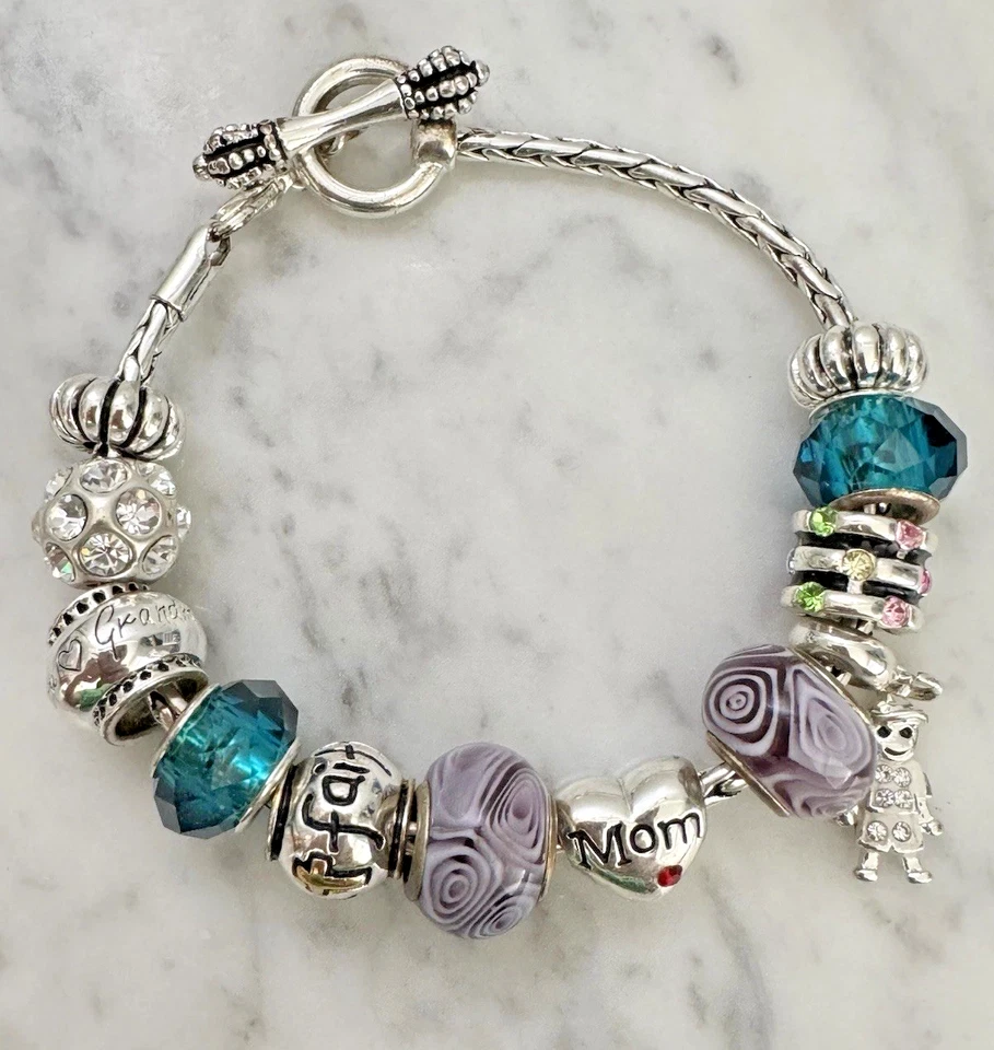 Pulsera con dije de cuentas de vidrio temático abuela/madre chapada en plata para dama 8" Foto 2 de 4