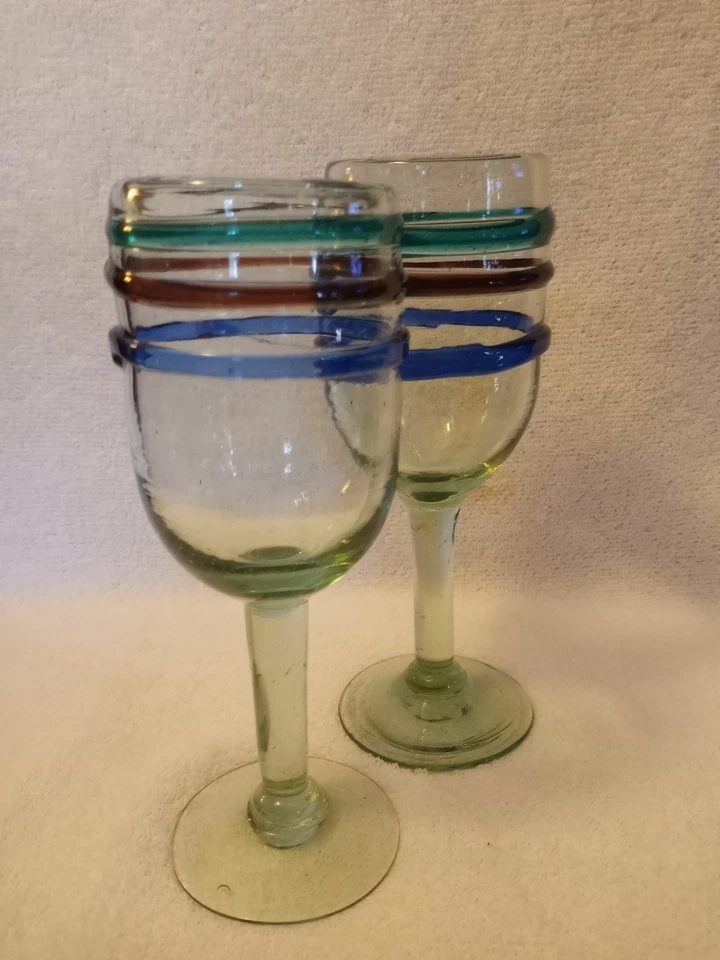 2 件墨西哥吹泡玻璃酒杯带浅绿色、紫色和蓝色条纹 — 第 3/4 张图片