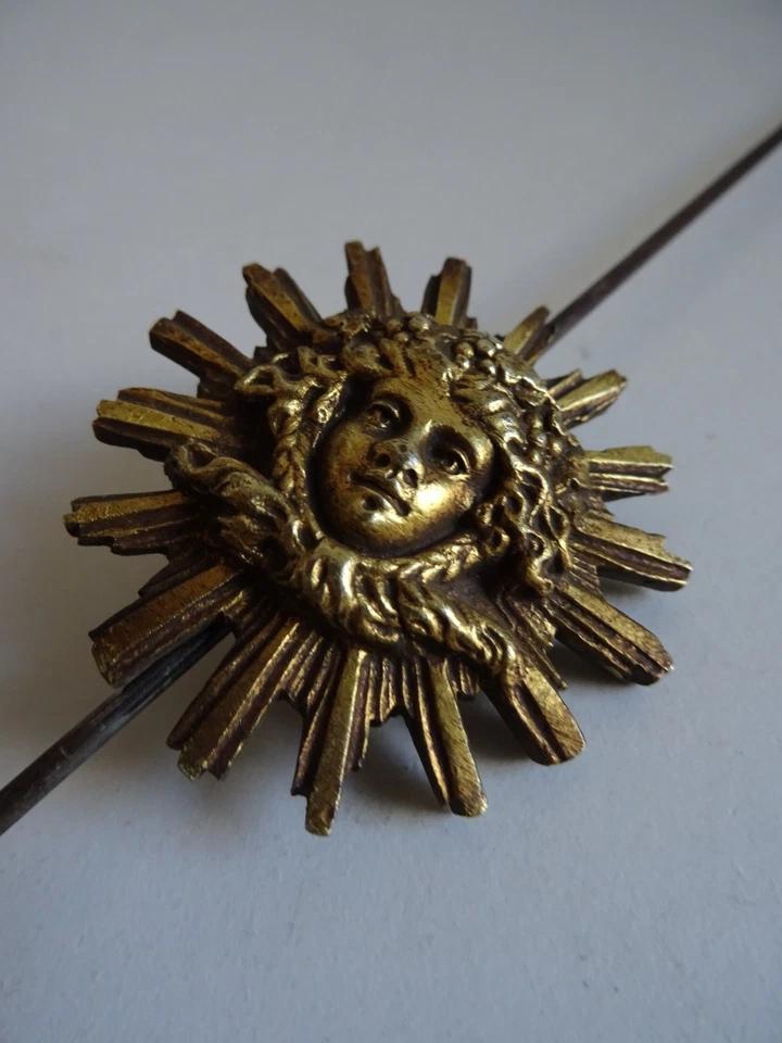 Ancien balancier de pendule soleil masque déesse grecque bronze doré XIXe - Photo 3/4