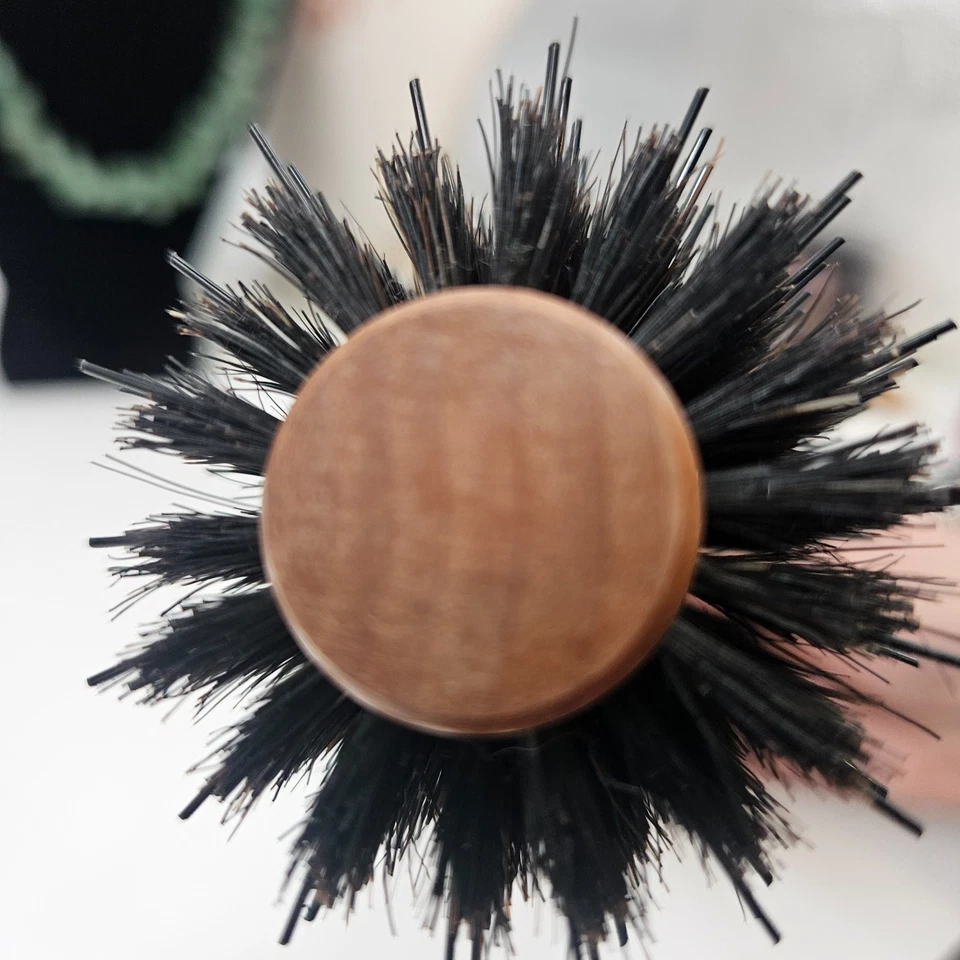 WEN by Chaz Dean Medium Round Brush-Wooden Handle Boar & Nylon Bristles - Изображение 2 из 4