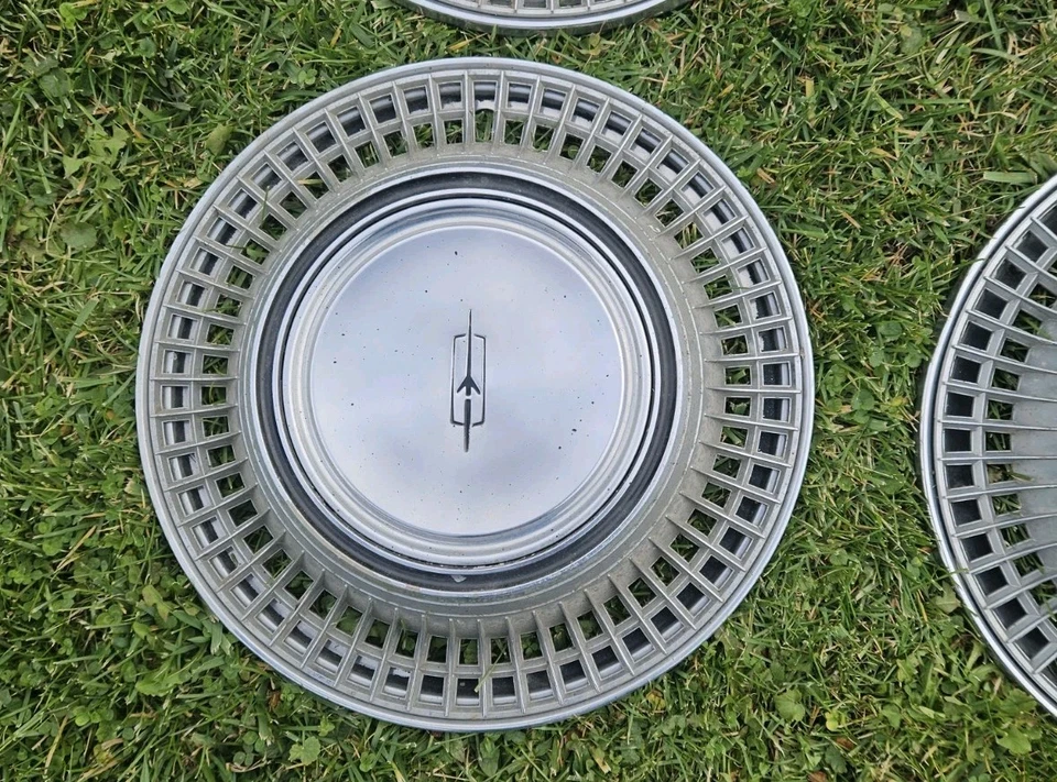 Set of 4 1970 Oldsmobile Toronado 15" Hubcaps Wheel Covers 70 Olds - Image 3 of 4