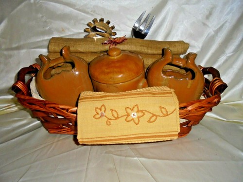 HOUSE WARMING GIFT WITH 3 PIECE KITCHEN SET - Picture 2 of 5