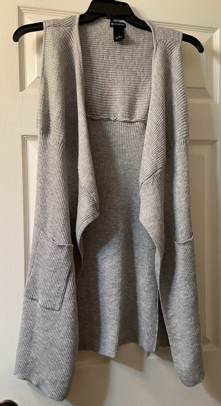 New Directions Women’s Grey Sleeveless Long Sweater Vest Size Medium