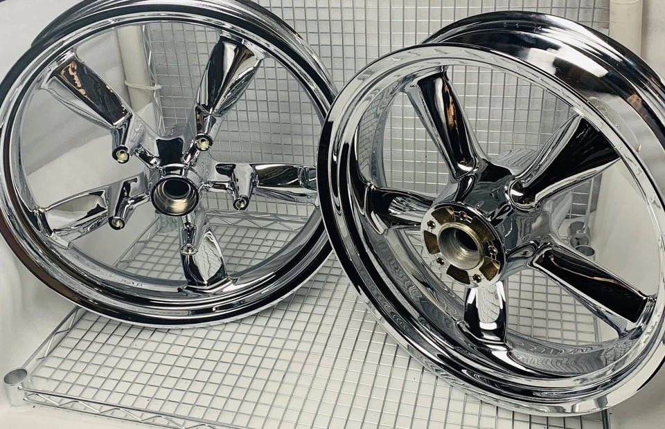 Harley Dyna Switchback 2012-16 llantas cromadas FLD OEM MAG ruedas intercambio Foto 3 de 4