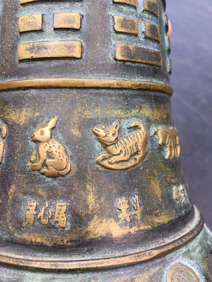 Китайский антикварный бронзовый колокол с драконом, багуа и двенадцатью зодиаками - Изображение 4 из 4