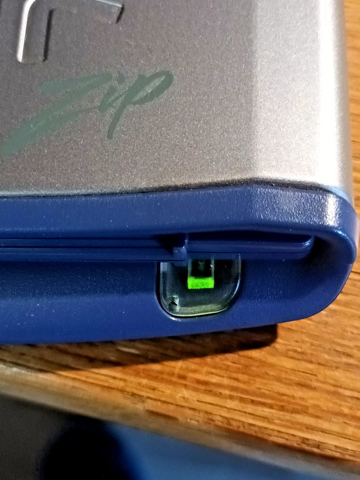 Lecteur Iomega ZIP 750 Mo + chargeur + câble USB et 2 disques - Test OK - Photo 4/4