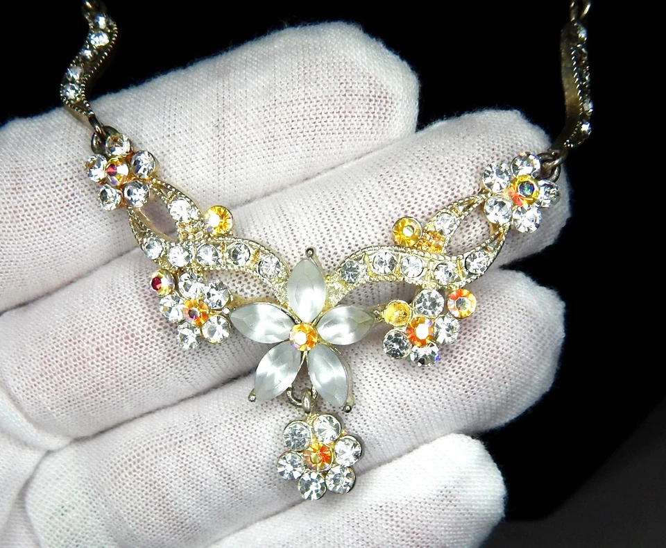 Elegant 20" Flower Necklace Crystal & Opalite in Silver Estate - Image 2 of 4