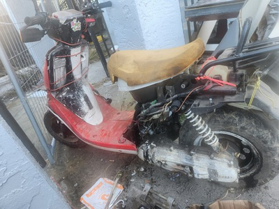 #ad Yamaha Red Motor Scooter Gas Powered Beige Black White Accents $500.00