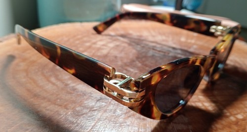 Designer Style Havana Cats Eye Gold Hardware Sunglasses With New Case.