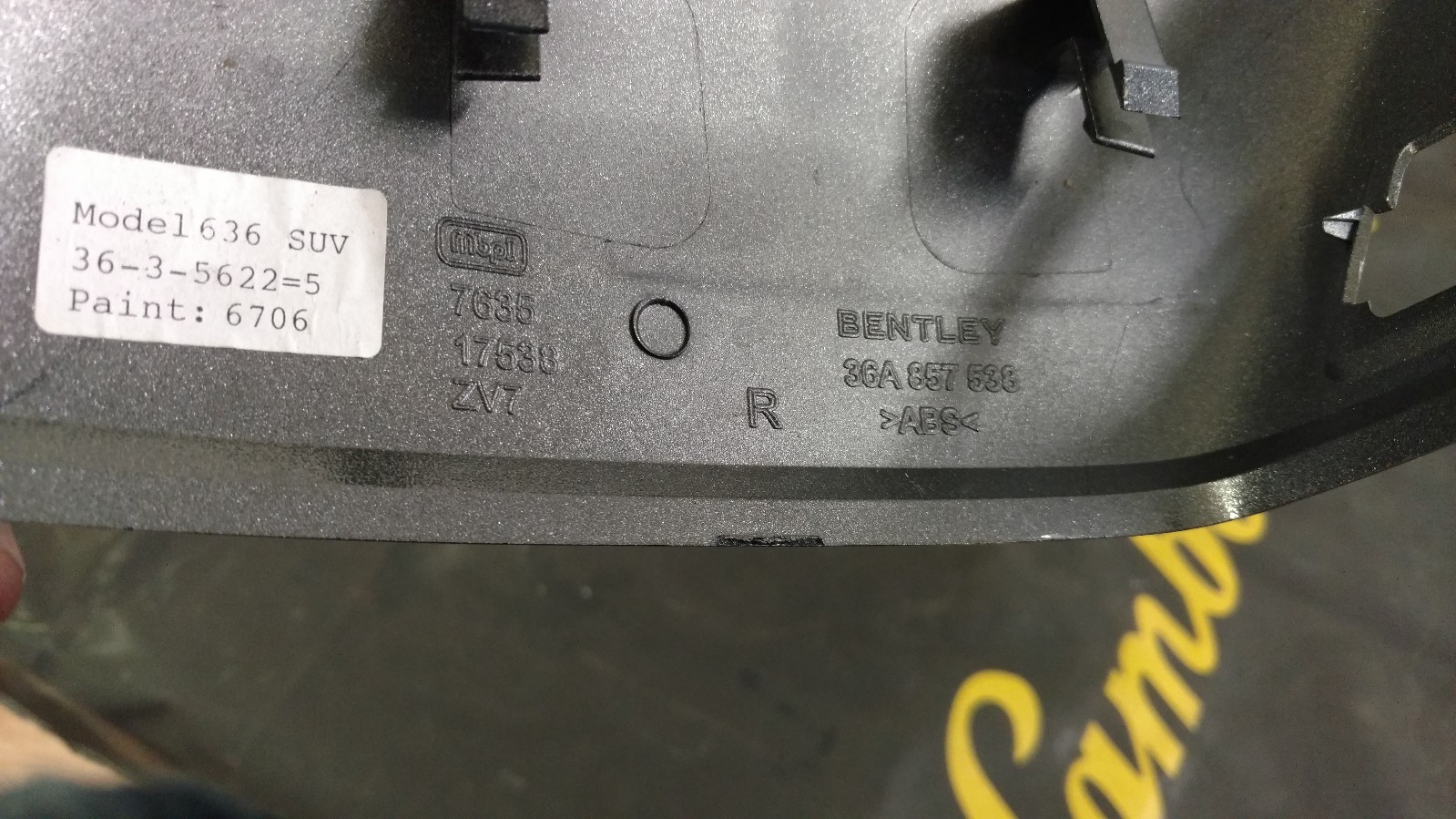 BENTLEY BENTAYGA PASSENGER SIDE VIEW MIRROR COVER OEM 36A857538