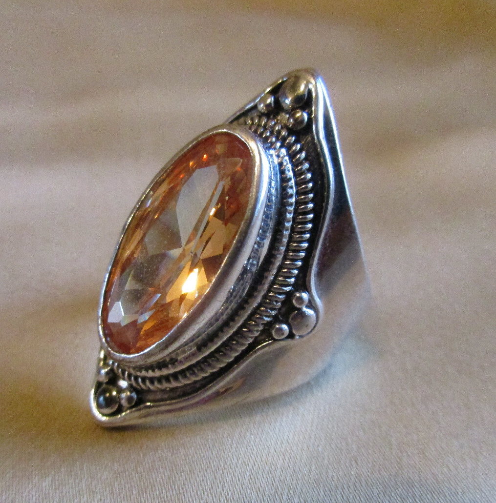 BEAUTIFUL STATEMENT RING ~ SIZE 8 - image 1