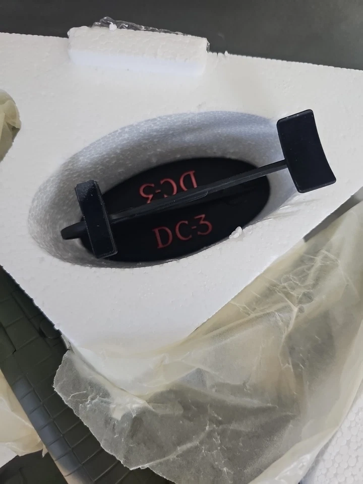 Avión de colección Ertl Diecast "Puff" Gunship 4th Air Command Douglas DC-3 C-47 Foto 2 de 4