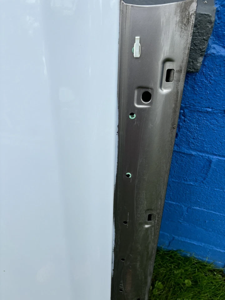 Carcasa de puerta delantera izquierda lado del conductor blanca Porsche Cayenne 2003-2006 OEM Foto 4 de 4