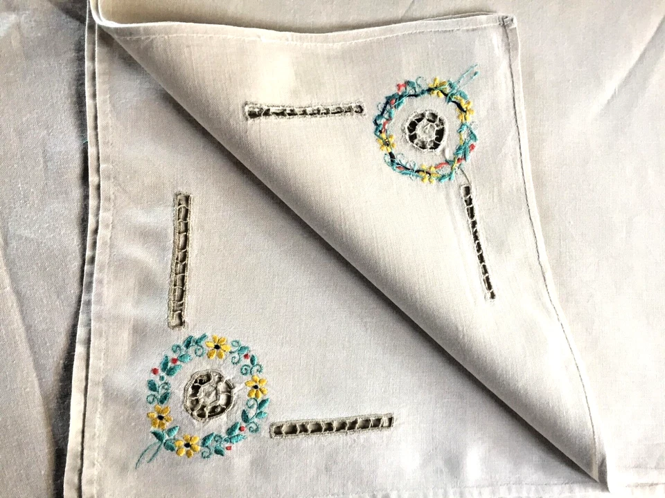 Mantel de algodón bordado hecho a mano de colección de los años 40 + 8 servilletas florales del suroeste Foto 3 de 4