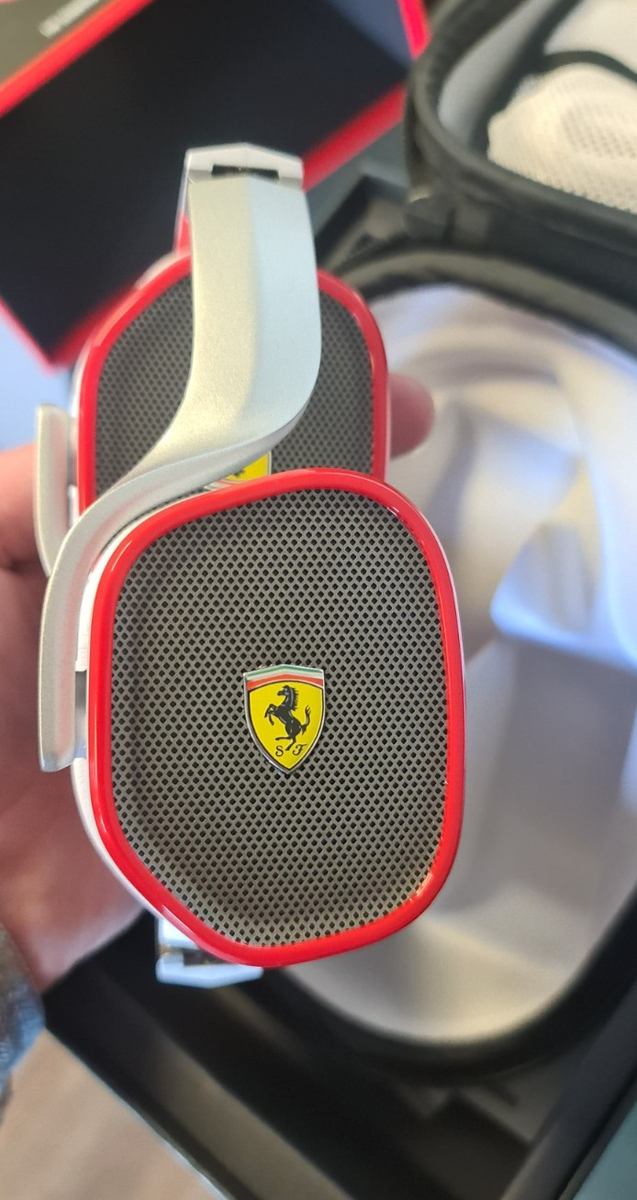 Ferrari by Logic3 R200 Headphones - The Scuderia Ferrari